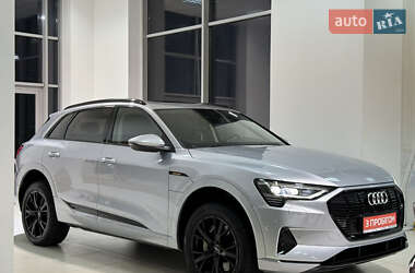 Внедорожник / Кроссовер Audi e-tron 2020 в 