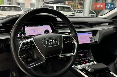 Внедорожник / Кроссовер Audi e-tron 2020 в 