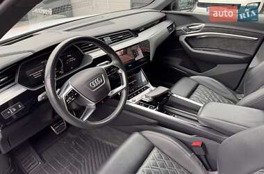 Внедорожник / Кроссовер Audi e-tron 2021 в 