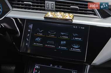 Позашляховик / Кросовер Audi e-tron 2019 в 