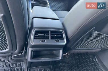Внедорожник / Кроссовер Audi e-tron 2022 в 