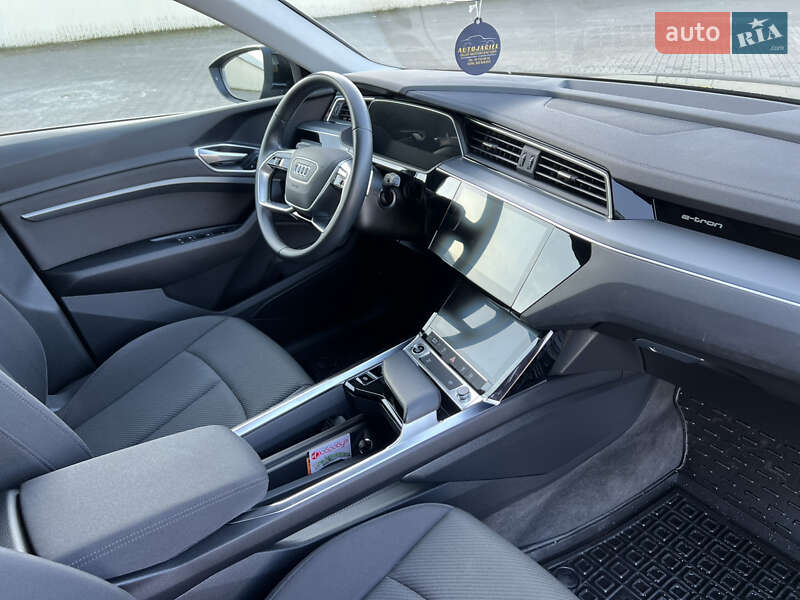 Позашляховик / Кросовер Audi e-tron 2022 в Чернівцях