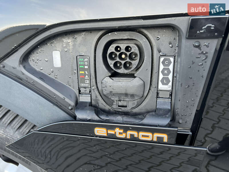 Позашляховик / Кросовер Audi e-tron 2022 в Чернівцях