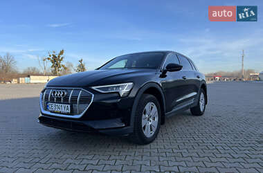 Внедорожник / Кроссовер Audi e-tron 2022 в 
