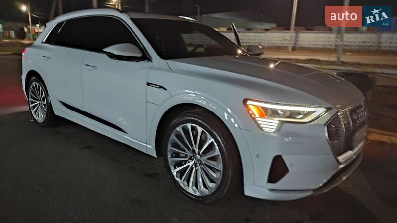 Позашляховик / Кросовер Audi e-tron 2019 в Бучі