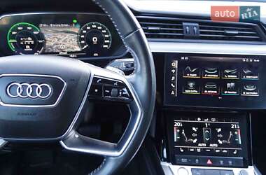 Внедорожник / Кроссовер Audi e-tron 2019 в 