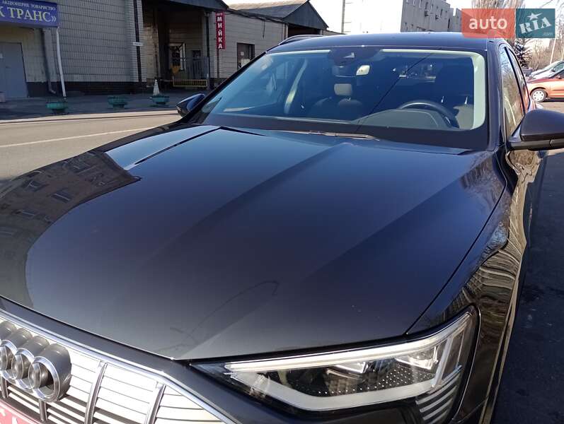 Позашляховик / Кросовер Audi e-tron 2019 в Києві
