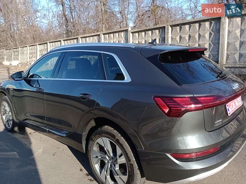 Позашляховик / Кросовер Audi e-tron 2019 в Києві