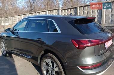 Внедорожник / Кроссовер Audi e-tron 2019 в 