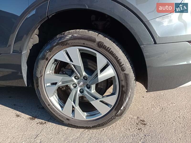 Позашляховик / Кросовер Audi e-tron 2019 в Києві