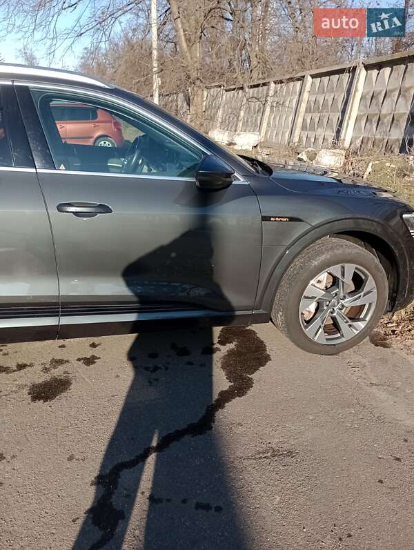 Позашляховик / Кросовер Audi e-tron 2019 в Києві