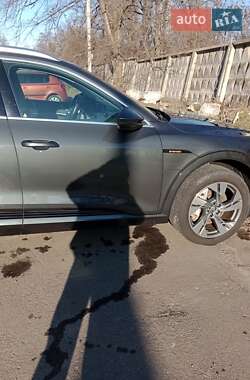 Внедорожник / Кроссовер Audi e-tron 2019 в 
