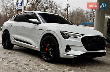 Позашляховик / Кросовер Audi e-tron 2022 в Дніпрі