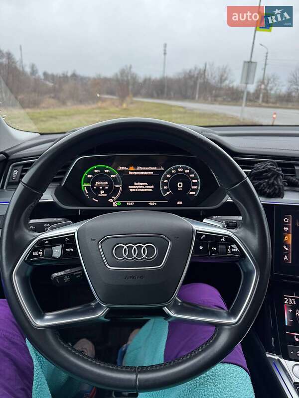 Позашляховик / Кросовер Audi e-tron 2019 в Києві