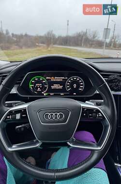 Внедорожник / Кроссовер Audi e-tron 2019 в 