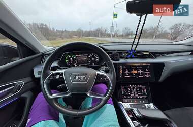 Внедорожник / Кроссовер Audi e-tron 2019 в 