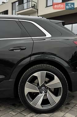 Внедорожник / Кроссовер Audi e-tron 2019 в 