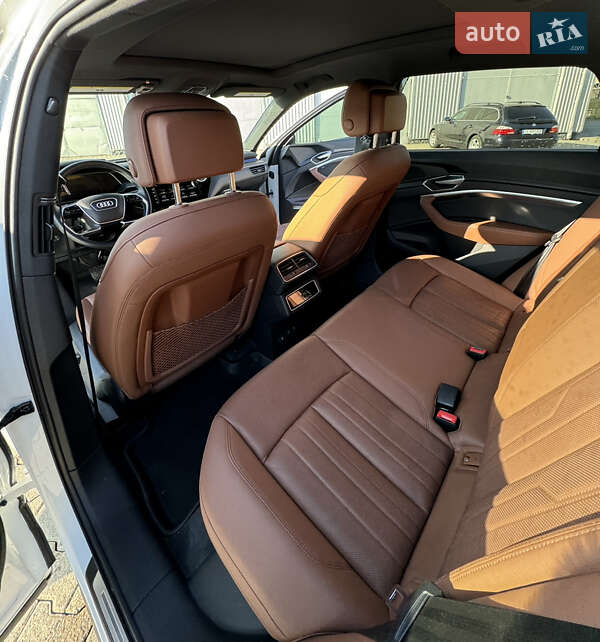Позашляховик / Кросовер Audi e-tron 2021 в Чернівцях