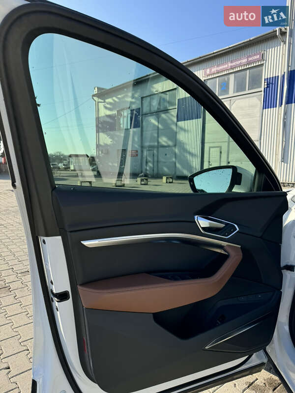 Позашляховик / Кросовер Audi e-tron 2021 в Чернівцях