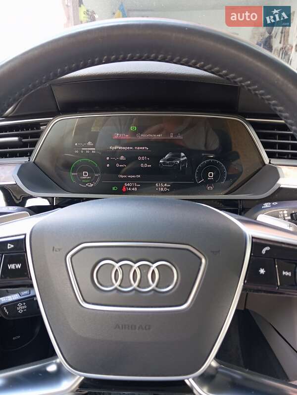 Позашляховик / Кросовер Audi e-tron 2021 в Хмільнику