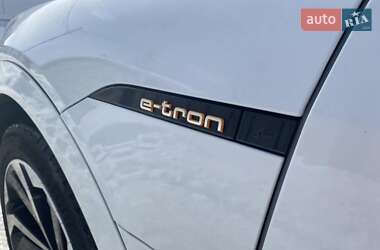 Внедорожник / Кроссовер Audi e-tron 2019 в 