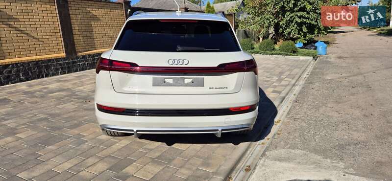 Внедорожник / Кроссовер Audi e-tron 2022 в Черкассах
