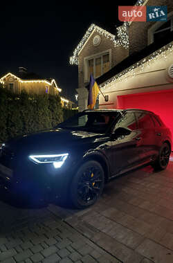 Внедорожник / Кроссовер Audi e-tron 2022 в 