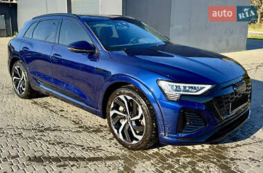 Внедорожник / Кроссовер Audi e-tron 2022 в 