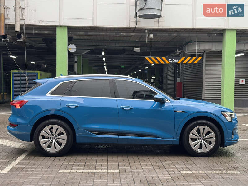 Позашляховик / Кросовер Audi e-tron 2019 в Києві