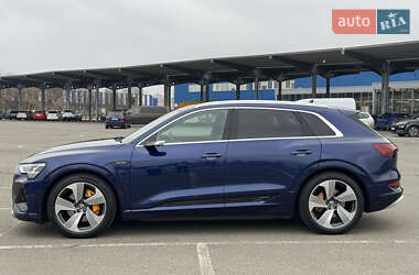 Внедорожник / Кроссовер Audi e-tron 2020 в 