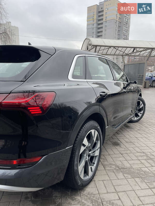 Позашляховик / Кросовер Audi e-tron 2019 в Дніпрі