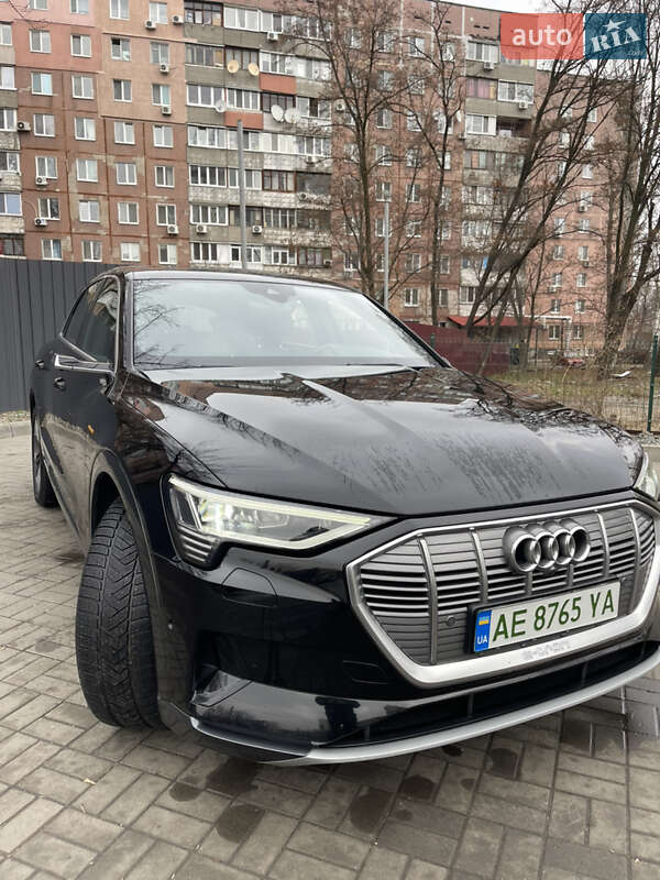 Позашляховик / Кросовер Audi e-tron 2019 в Дніпрі