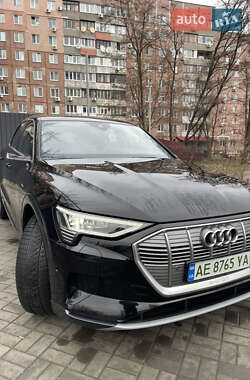 Внедорожник / Кроссовер Audi e-tron 2019 в 