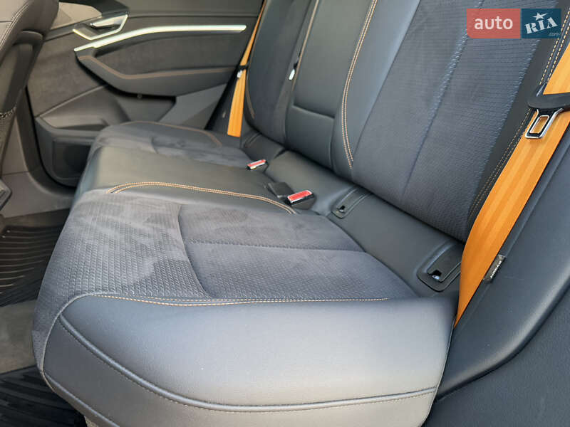 Внедорожник / Кроссовер Audi e-tron 2022 в Ровно