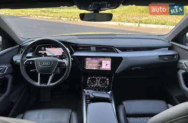 Внедорожник / Кроссовер Audi e-tron 2020 в 