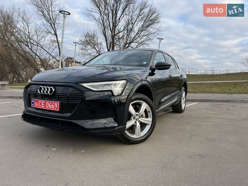Внедорожник / Кроссовер Audi e-tron 2019 в 