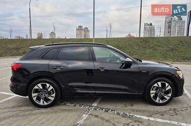 Внедорожник / Кроссовер Audi e-tron 2020 в 