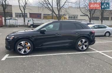 Внедорожник / Кроссовер Audi e-tron 2021 в 