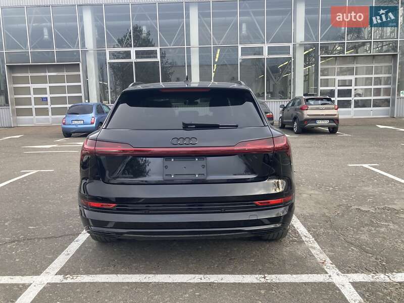 Внедорожник / Кроссовер Audi e-tron 2021 в Вишневом