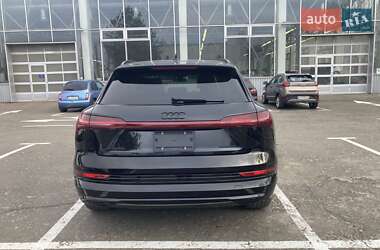 Внедорожник / Кроссовер Audi e-tron 2021 в 