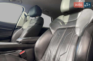 Внедорожник / Кроссовер Audi e-tron 2020 в 