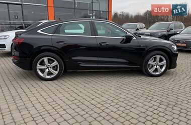 Позашляховик / Кросовер Audi e-tron 2021 в 