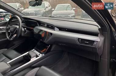 Позашляховик / Кросовер Audi e-tron 2021 в 