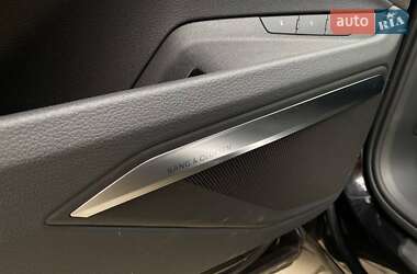 Позашляховик / Кросовер Audi e-tron 2021 в 