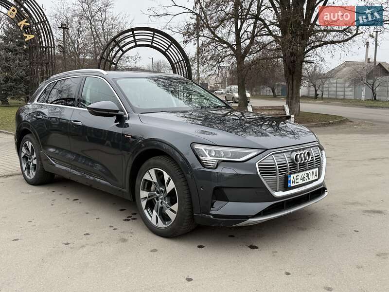 Позашляховик / Кросовер Audi e-tron 2019 в Дніпрі