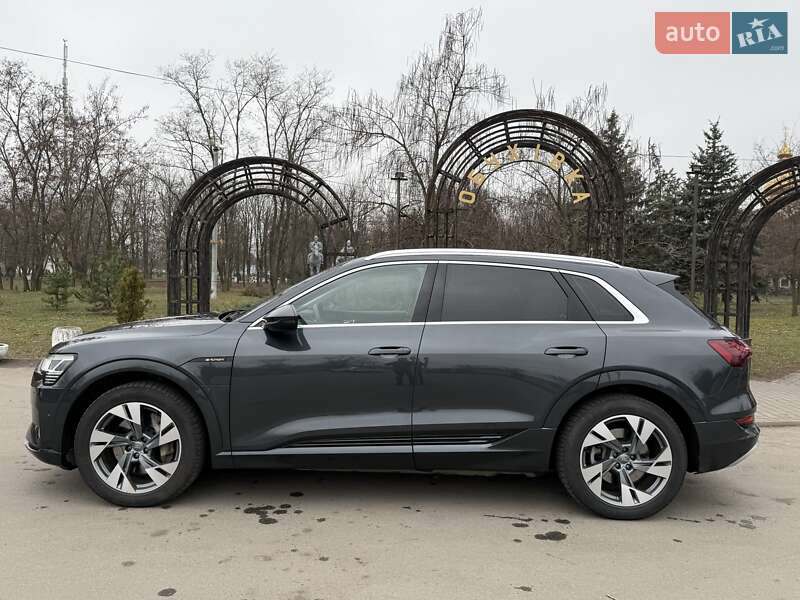 Позашляховик / Кросовер Audi e-tron 2019 в Дніпрі
