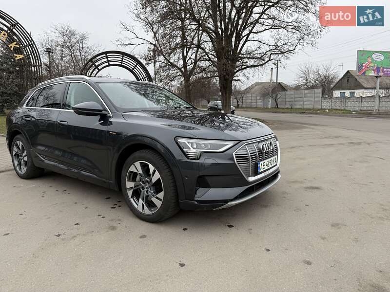 Позашляховик / Кросовер Audi e-tron 2019 в Дніпрі