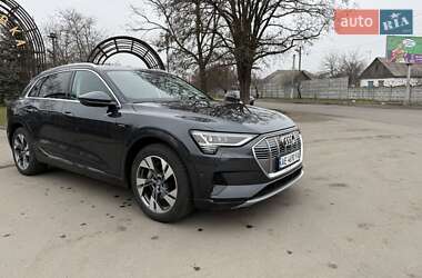 Внедорожник / Кроссовер Audi e-tron 2019 в 