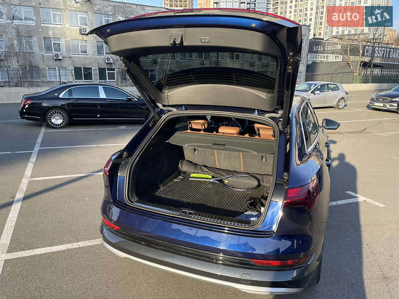 Позашляховик / Кросовер Audi e-tron 2021 в Києві