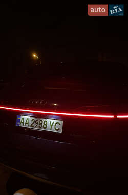 Позашляховик / Кросовер Audi e-tron 2021 в 